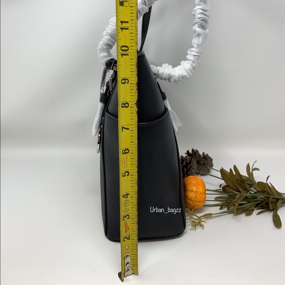 Michael Kors Charlotte Large Top Zip Tote - Picture 5 of 9